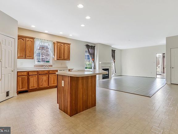 4th image of 1885 Meridian Dr