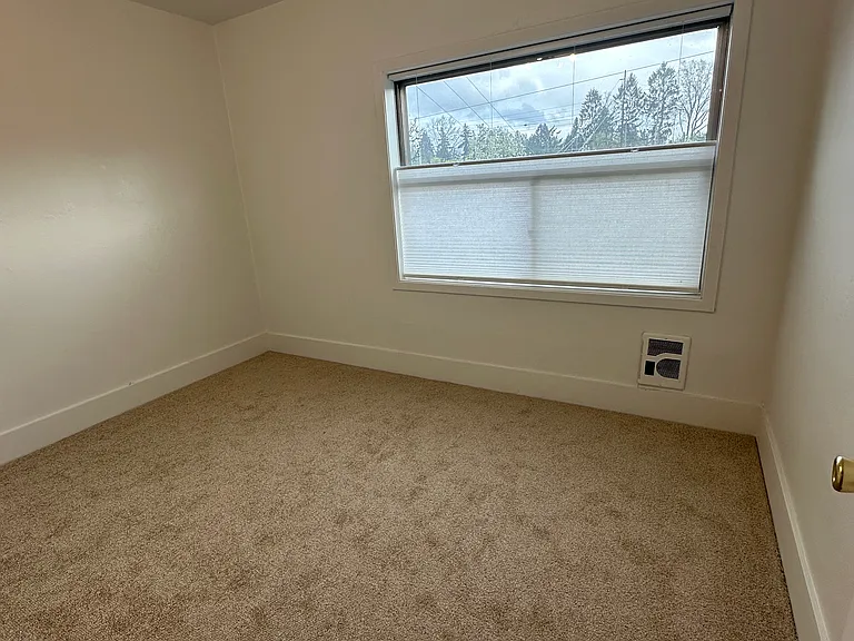 1335 SE Linn St #B — Photo 6