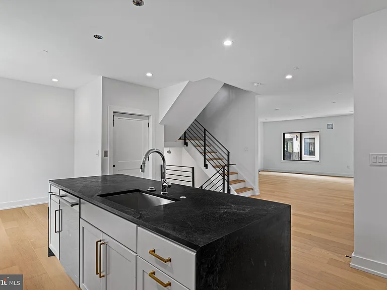 706 Latona St #G — Photo 7