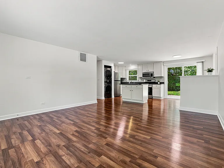 924 Bradford Ln — Photo 11
