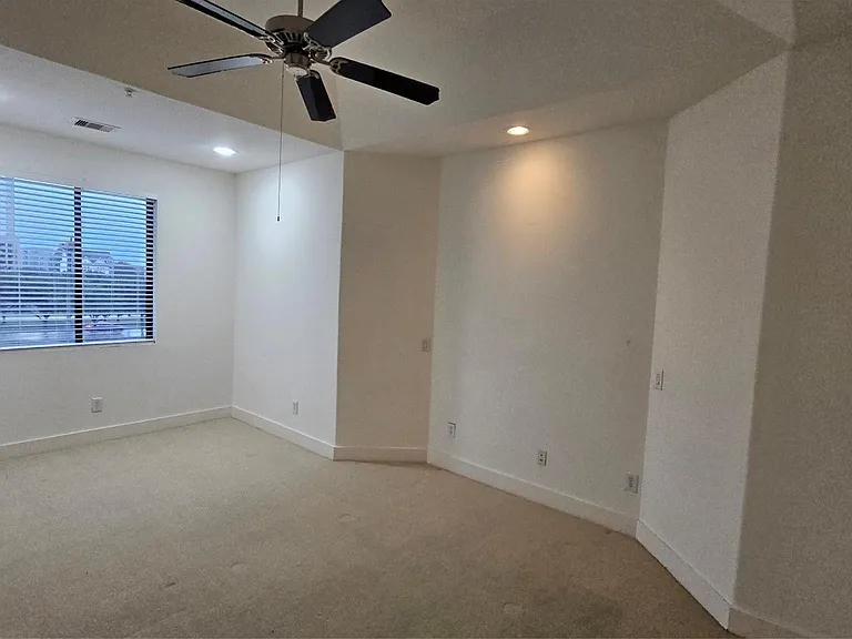 2301 Camden Dr #B — Photo 35