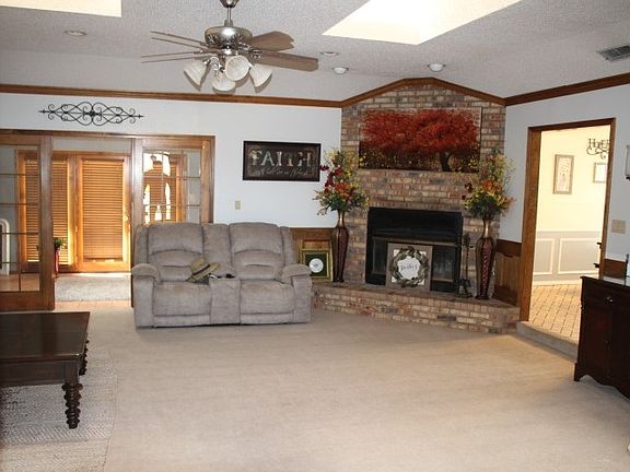 4th image of 822 Baltimore Dr
