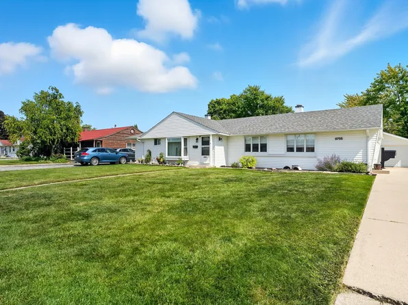 8755 S Corcoran Rd, Hometown, IL 60456