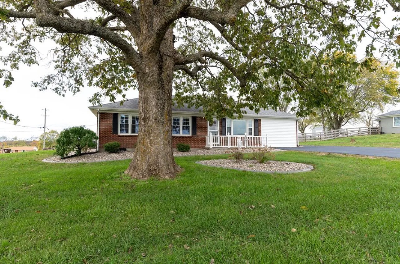 3 bed, 1643 sqft, $2,250 — Photo 1