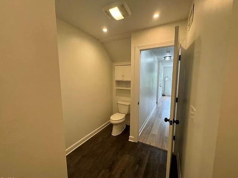 904 Elizabeth St — Photo 11