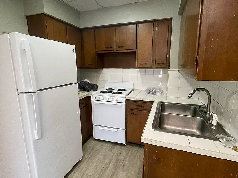 400 Smithfield Ave #1 — Photo 1