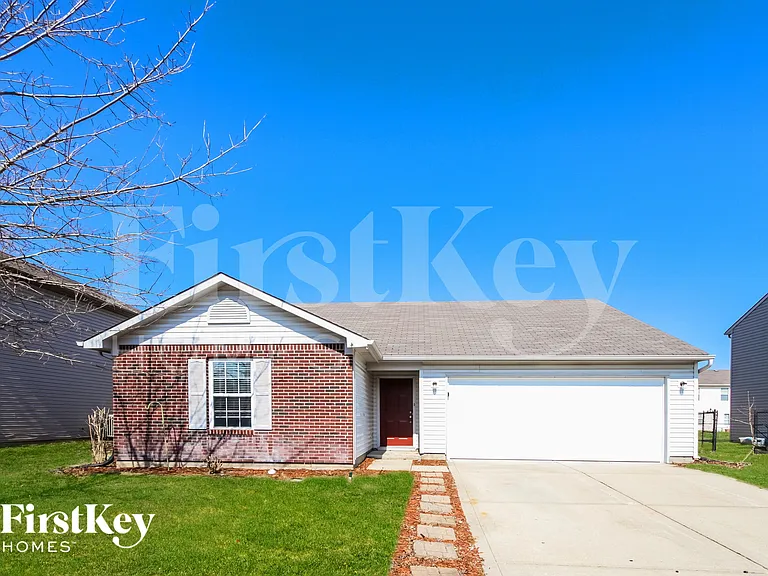 9762 Trail Dr — Photo 1