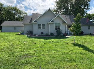 606 S Pine St, Pana, IL 62557