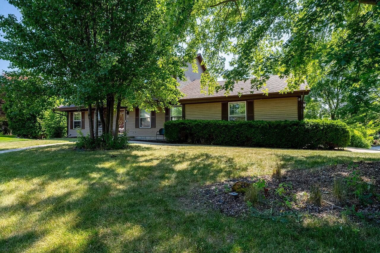 W142N4896 Fieldcrest COURT, Menomonee Falls, WI 53051 MLS 1843806