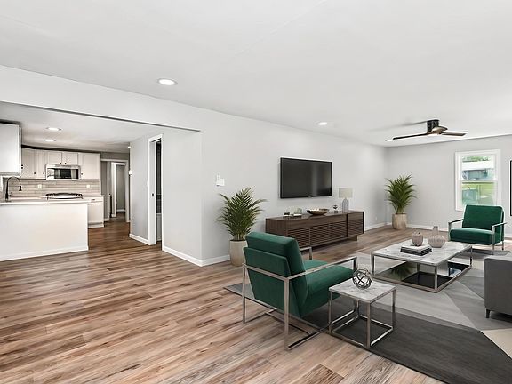 3rd image of 200 Lilac Ln
