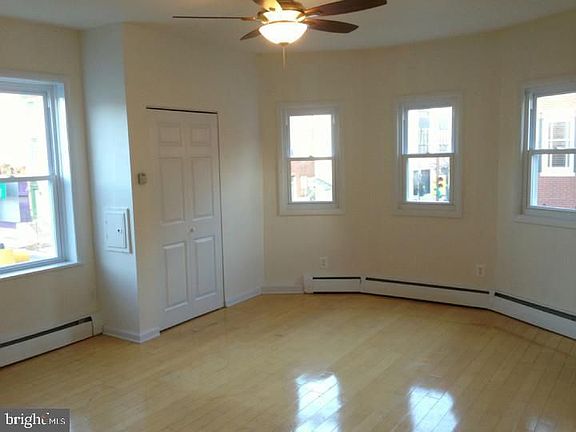 2nd image of 2062 Lombard St #2