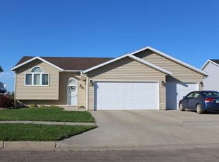 4200 Lewis Rd NW, Mandan, ND 58554