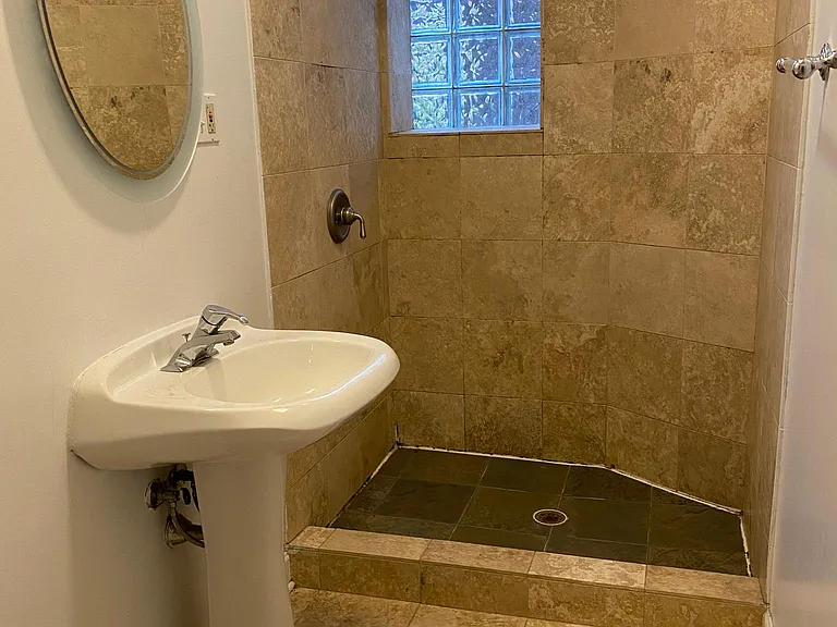 1016 N Hoyne Ave #1 — Photo 13