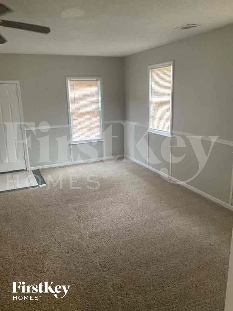 3 bed, 2.0 bath, 1876 sqft, $2,175 — Photo 3