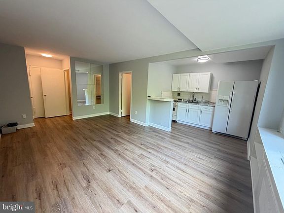 2nd image of 1021 Arlington Blvd APT 601