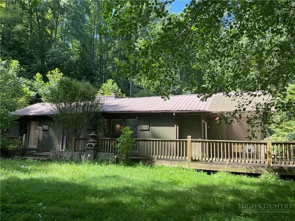636 Dark Hollow Road, Elk Park, NC 28622