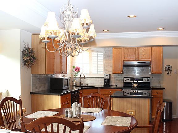 4th image of 4414 N Woodland Dr
