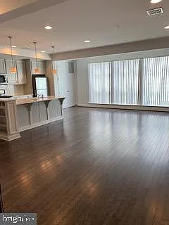 2 bed, 1.5 bath, 1701 sqft, $2,600 — Photo 4
