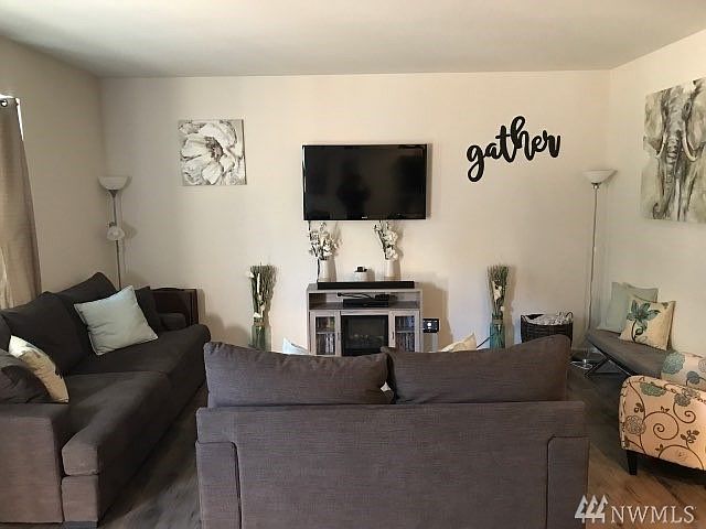 1st image of 10524 189th St E Unit 206
