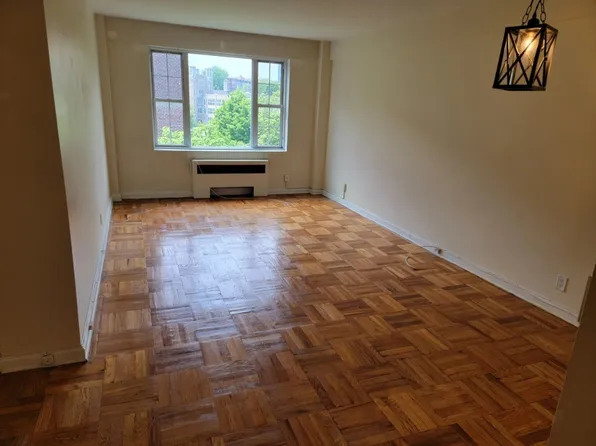 (undisclosed Address), New Rochelle, NY 10805