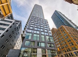 101 Peter St W #2705, Toronto, ON M5V 0G6