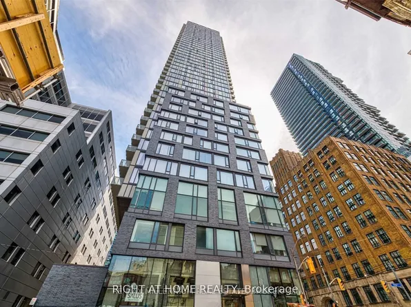 101 Peter St W, Toronto, ON