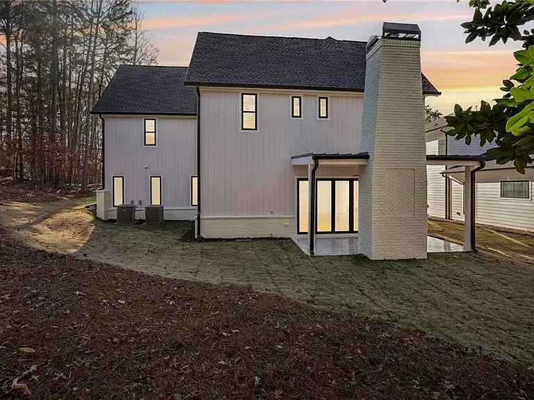 120 Thome Dr — Photo 91