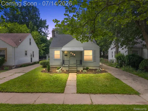 2155 E Eight Mile Rd, Grosse Pointe Woods, MI 48236