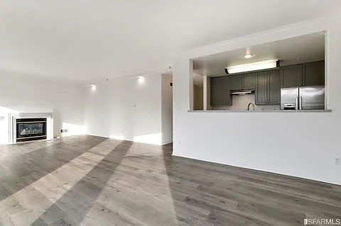 5th image of 1688 Sacramento St APT 403