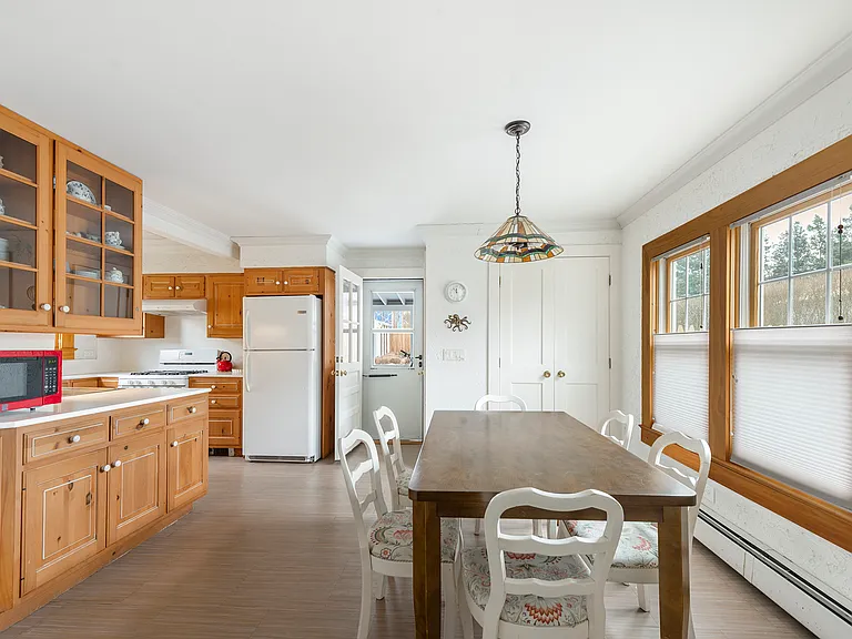 140 N Main St — Photo 10