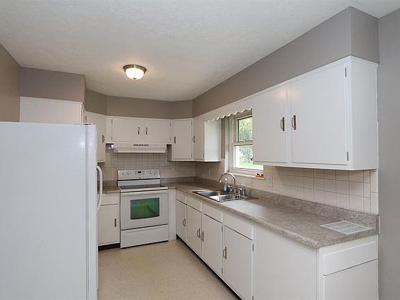 5th image of 3712 Julie Dr