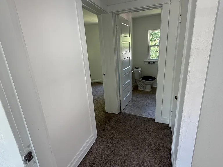 218 Goguac St W — Photo 10