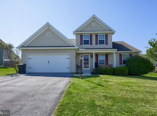 120 Greenfield Dr, Leola, PA 17540