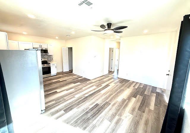 1st image of 1006 E Pasadena Ave #A