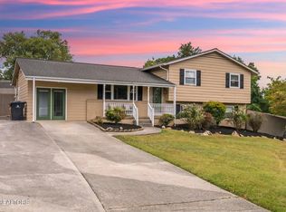 3933 Deerfield Rd, Knoxville, TN 37921