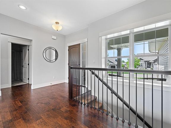 3rd image of 220 Lehigh Ave