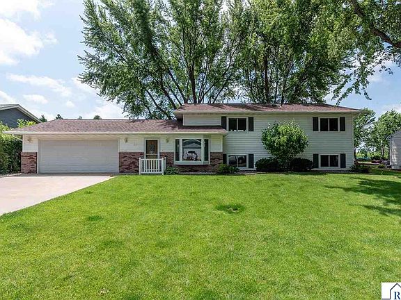 2nd image of 211 Holly Ln