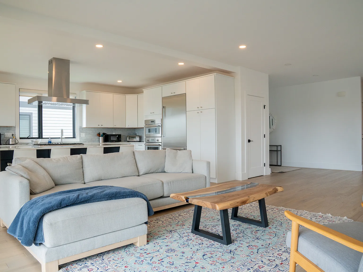 4 bed, 4104 sqft, $10,500 — Photo 4
