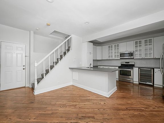 3rd image of 2553 N Southport Ave APT 2R