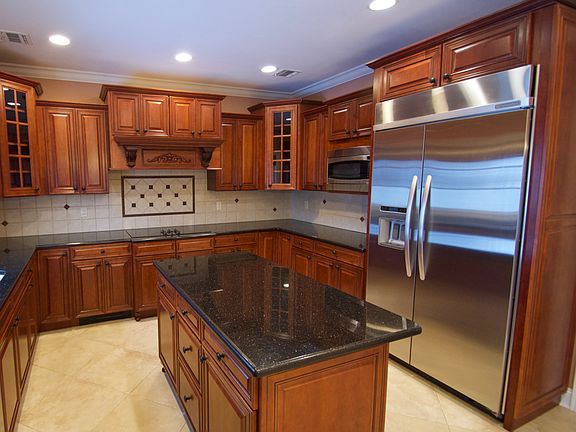 4th image of 138 Southwood Cir