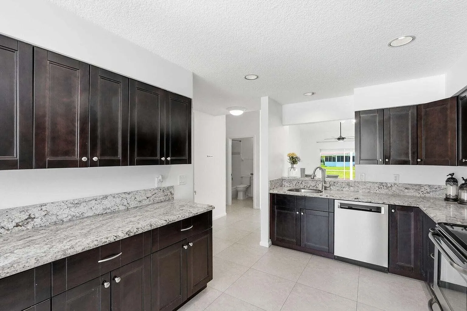 2 bed, 2.0 bath, 1293 sqft, $2,500 — Photo 3