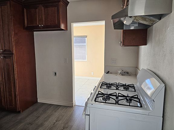 3rd image of 13846 Milton Ave