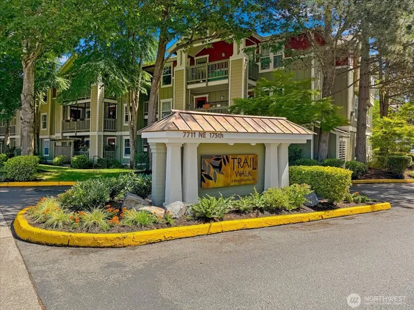7711 NE 175th Street #F202, Kenmore, WA 98028
