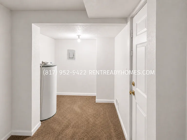 1416 Woodward Rd — Photo 17