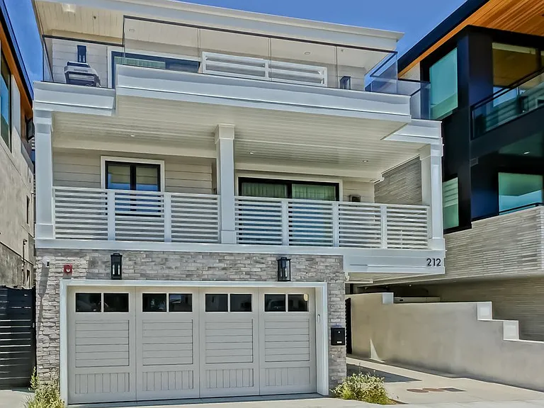 212 Manhattan Ave — Photo 1