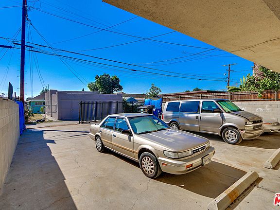 5th image of 844 W 52nd St