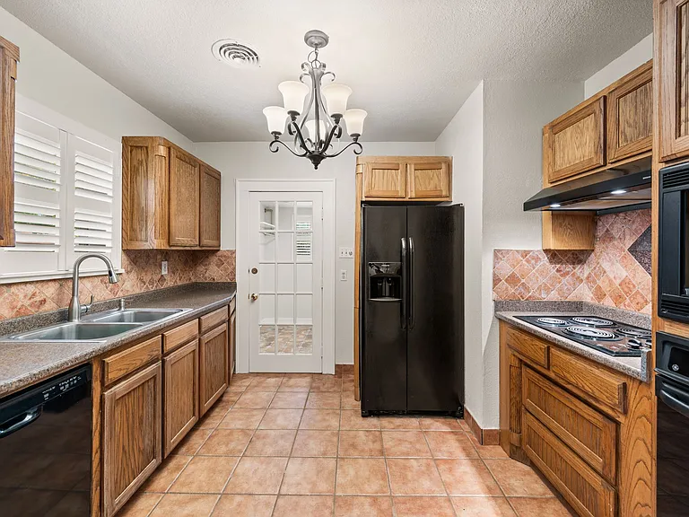 3812 Bunting Ave — Photo 10