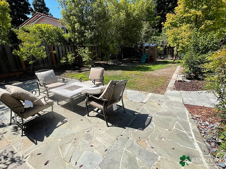 144 Glasgow Ln — Photo 25