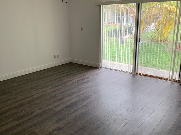 3rd image of 8263 NW 39th St