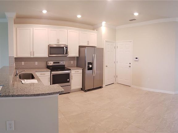 3rd image of 3917 Plainview Dr